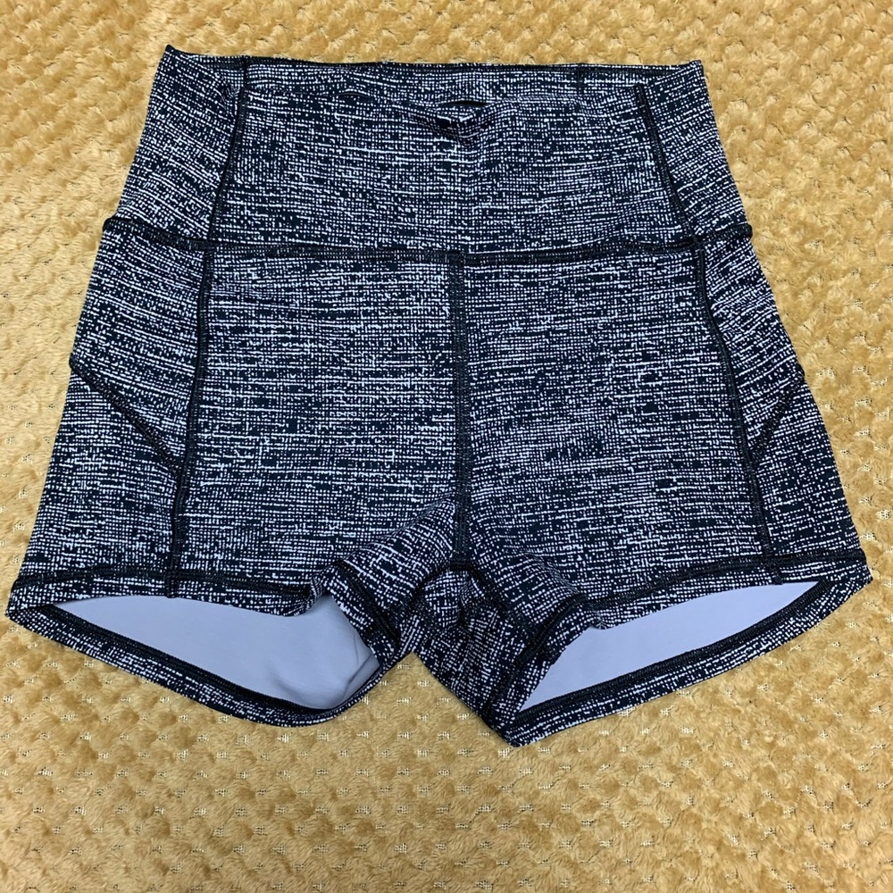 Lululemon in movement short